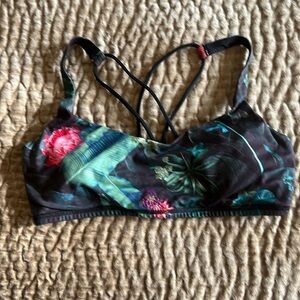 Lululemon sports bra